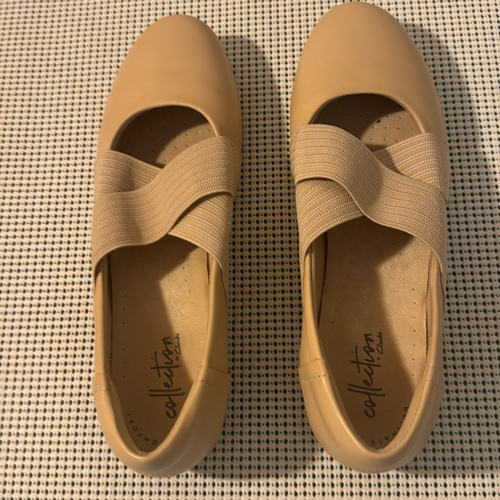 Clark’s Comfort Shoes, beige color, size 7M